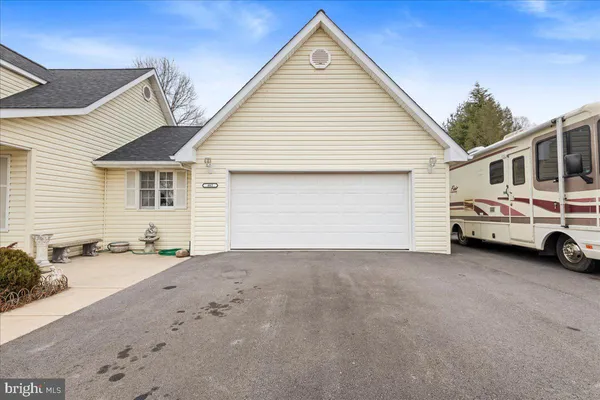 $560,000 | 462 Camelot Boulevard, Falling Waters, WV 25419