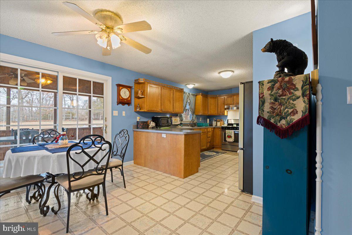 462 Camelot Boulevard Falling Waters, WV 25419 - Photo 10 of 71