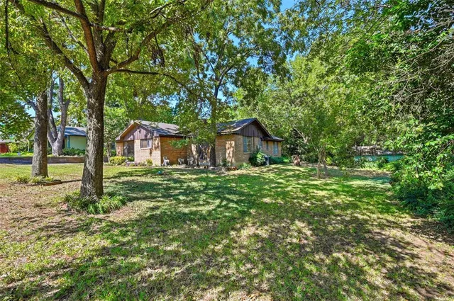 $689,500 | 620 West College Street, Grapevine, TX 76051