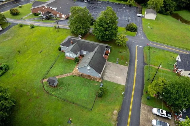 an aerial view of a house having yard