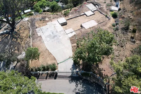 a view of an outdoor space