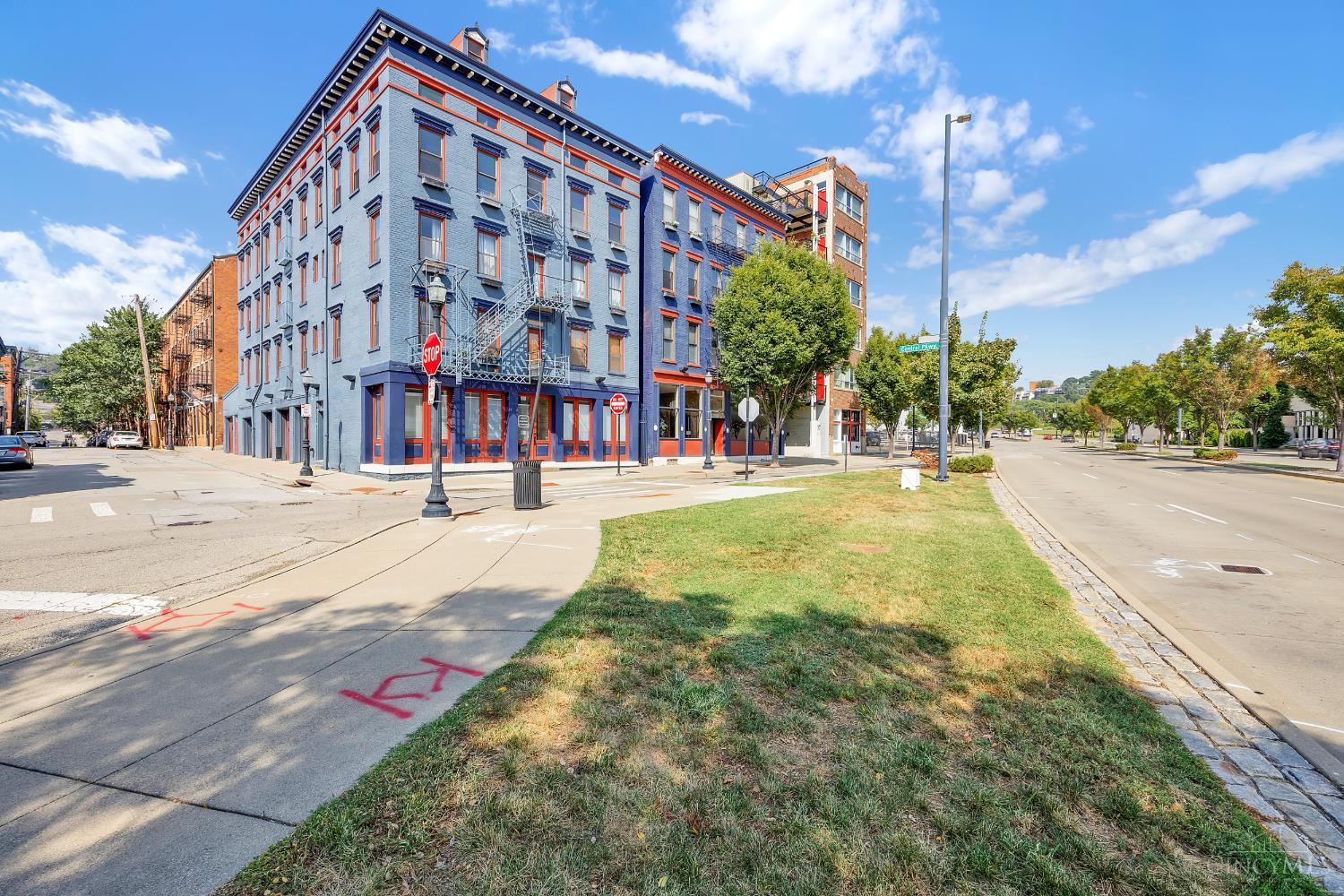 404 Reading Road, Unit 401 Cincinnati, OH 45202 - Photo 3 of 58 Gallery Image 3