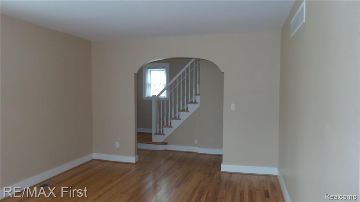 140 Chippewa Road Pontiac, MI 48341 - Photo 19 of 46 20170412_114608.jpg