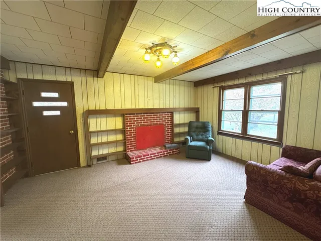 a view of a livingroom with furniture and a ceiling fan