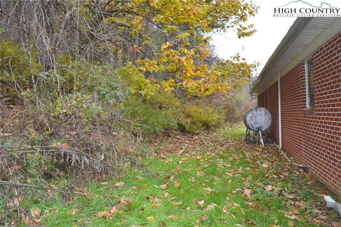 2510 Rich Hill Road Creston, NC 28615 - Photo 26 of 29 a backyard of a house with table and chairs