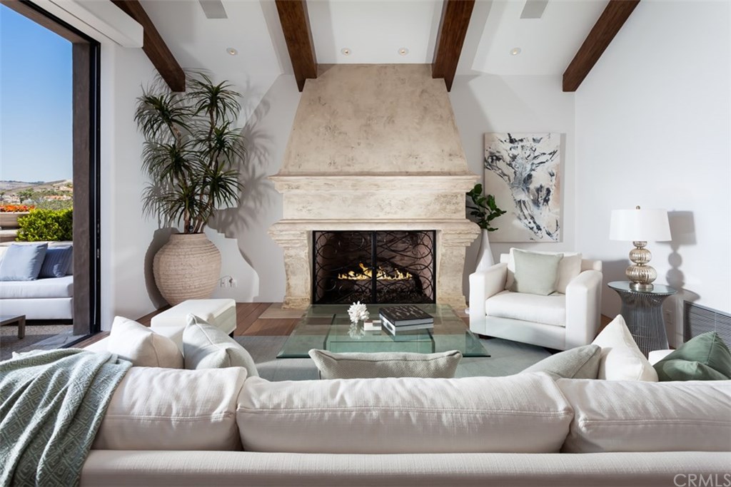 199 Emerald Bay Laguna Beach, CA 92651 - Photo 5 of 32