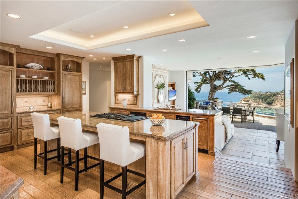 199 Emerald Bay Laguna Beach, CA 92651 - Photo 8 of 32