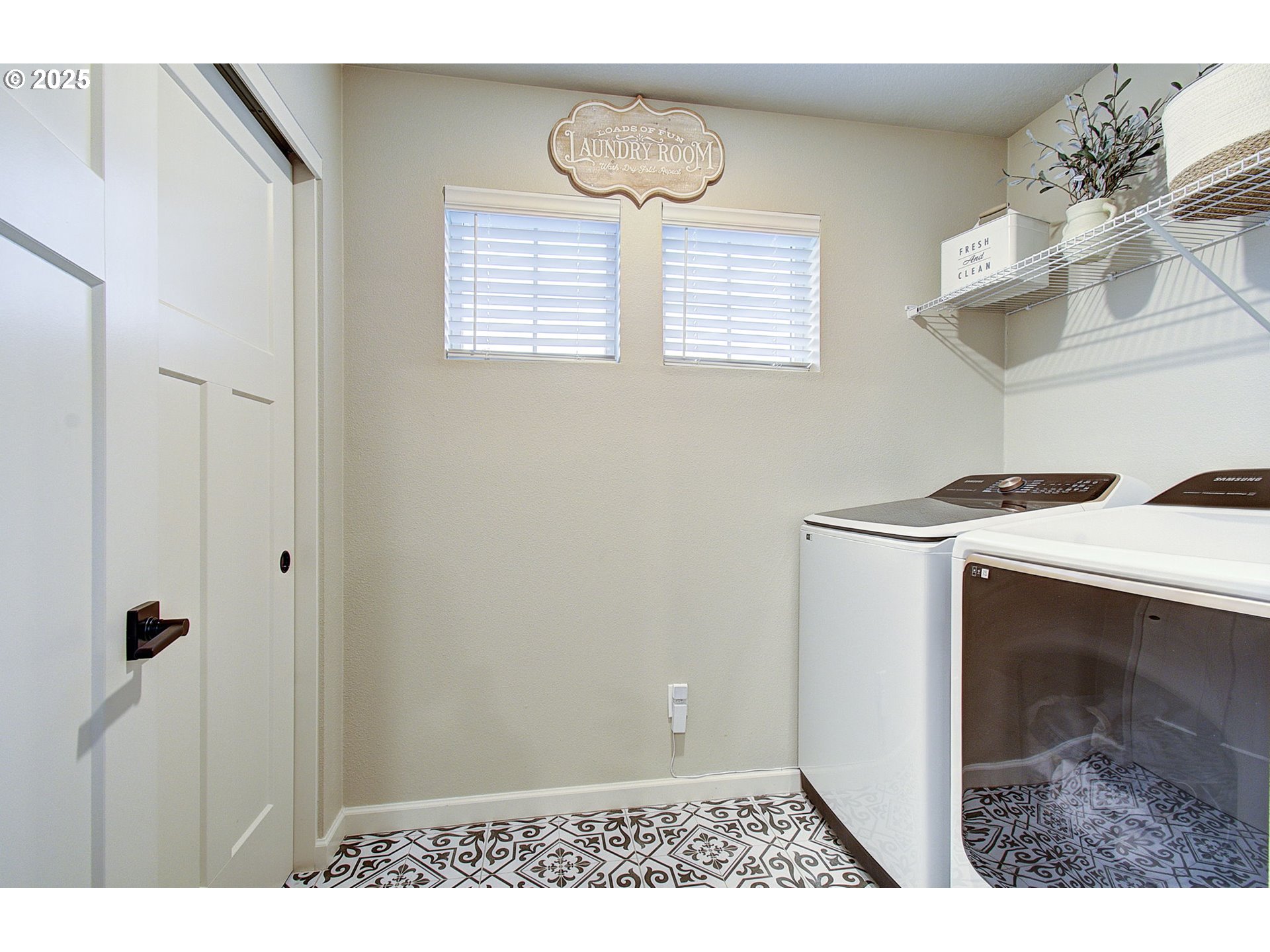 3947 Southwest Brixton Avenue Gresham, OR 97080 - Photo 25 of 41 a bathroom with a sink and a mirror