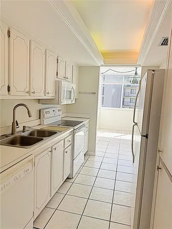 $2,000 | 660 Island Way, Unit 607, Clearwater, FL 33767