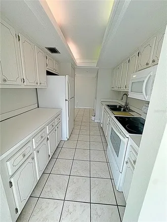 $2,000 | 660 Island Way, Unit 607, Clearwater, FL 33767