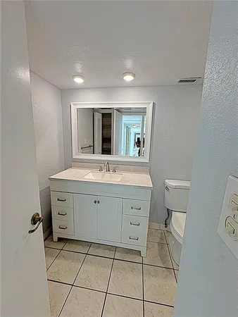 $2,000 | 660 Island Way, Unit 607, Clearwater, FL 33767