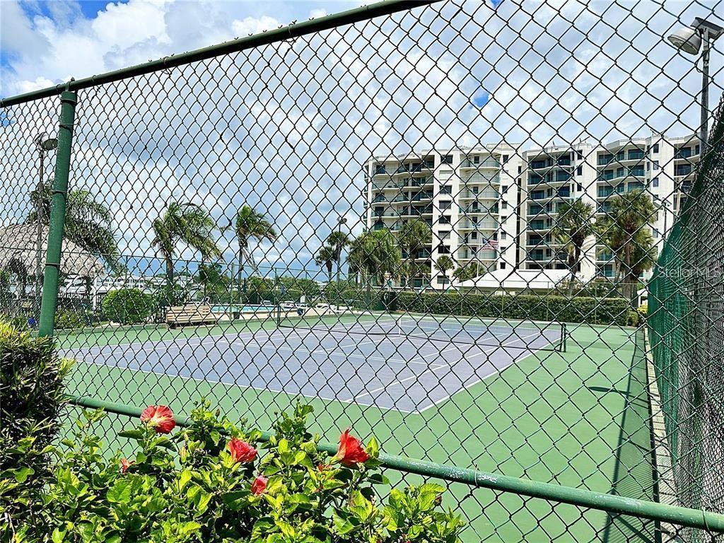 660 Island Way, Unit 607 Clearwater, FL 33767 - Photo 26 of 49 a garden view with a playing court