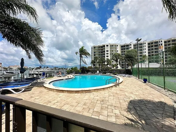 $2,000 | 660 Island Way, Unit 607, Clearwater, FL 33767