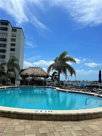 $2,000 | 660 Island Way, Unit 607, Clearwater, FL 33767