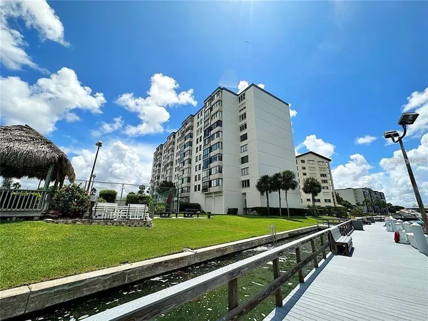 $2,000 | 660 Island Way, Unit 607, Clearwater, FL 33767