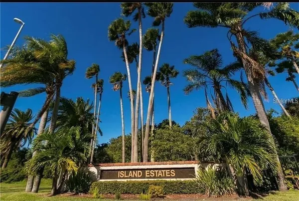 $2,000 | 660 Island Way, Unit 607, Clearwater, FL 33767