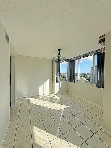 a view of entryway with window