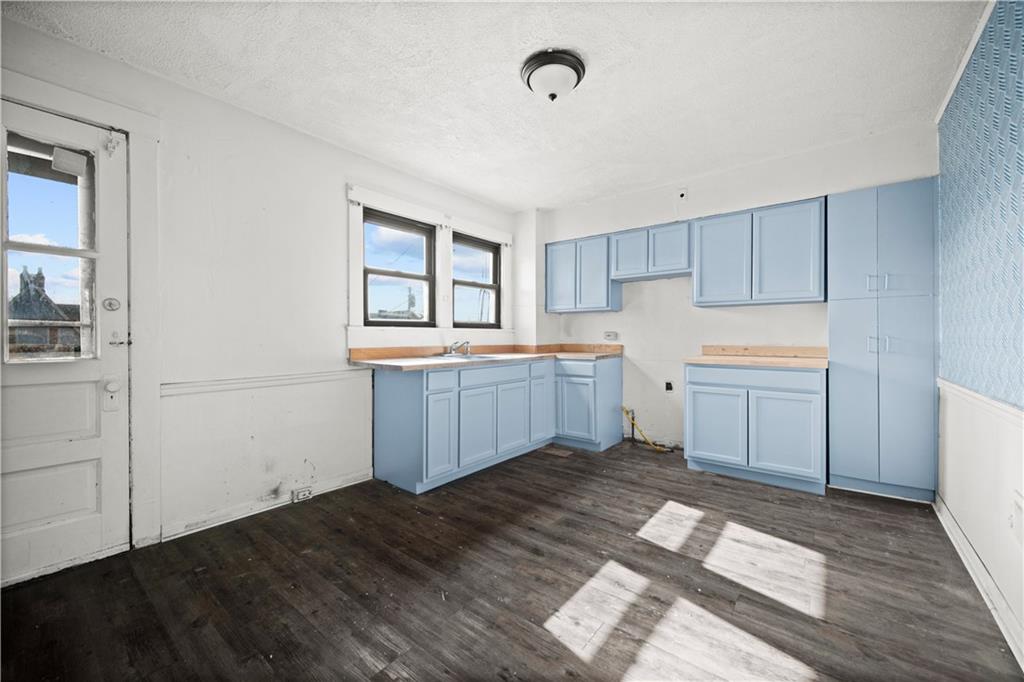 534 Howard Street East Pittsburgh, PA 15112 - Photo 5 of 12