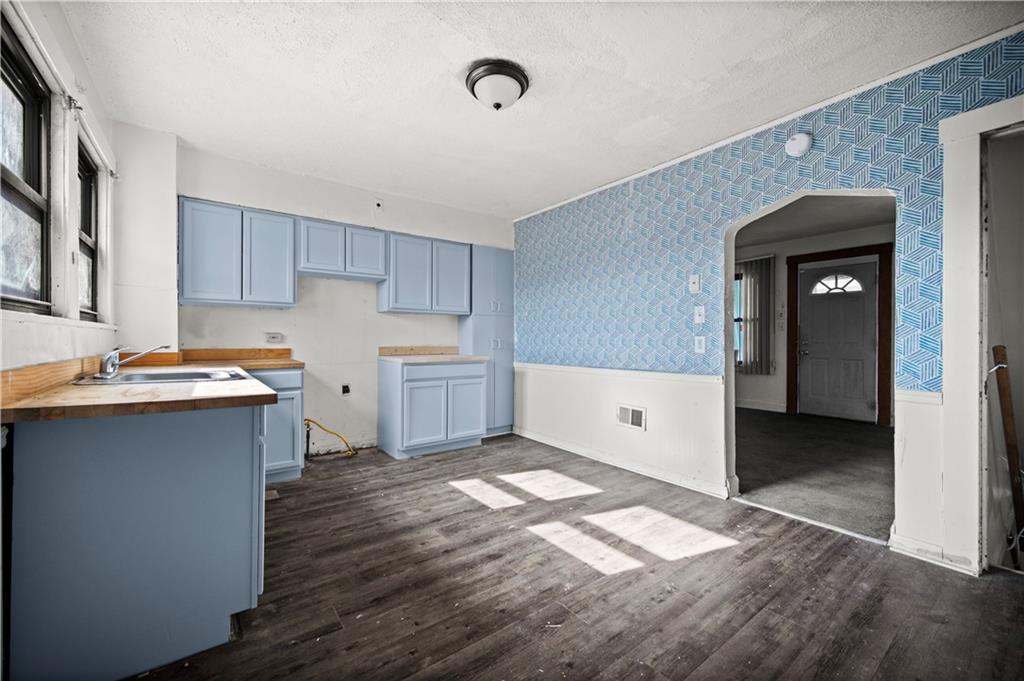 534 Howard Street East Pittsburgh, PA 15112 - Photo 6 of 12