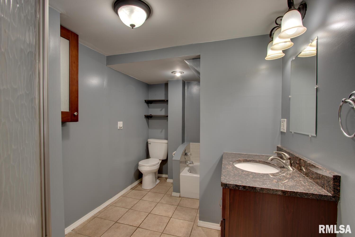 1415 Elm Street Quincy, IL 62301 - Photo 5 of 8 Gallery Image 5