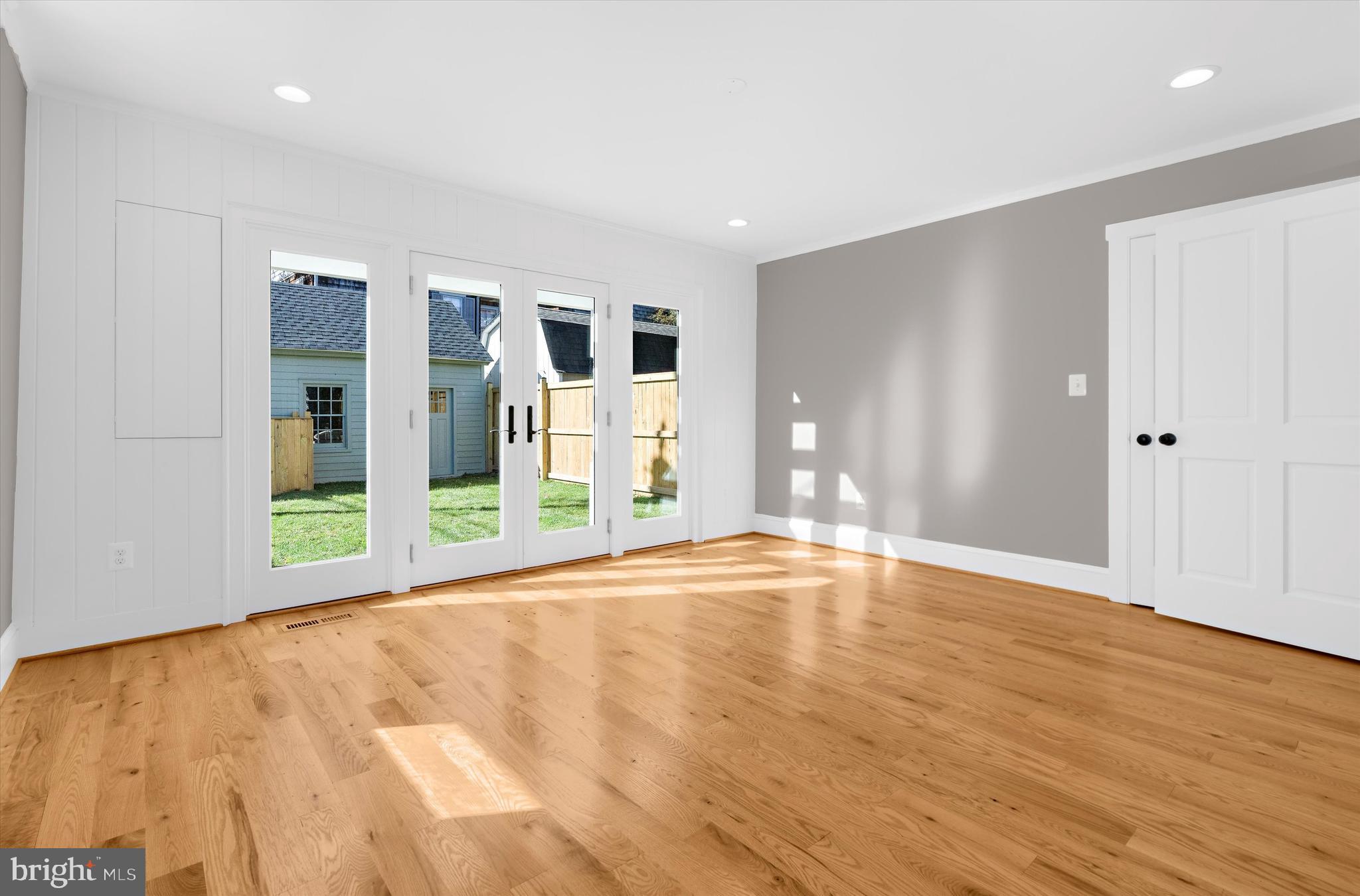 105 High Street Chestertown, MD 21620 - Photo 11 of 51 Family room with en suite full bathroom