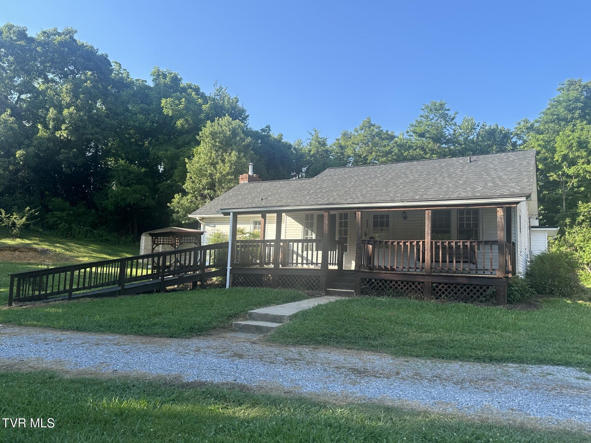 224 Baileyton Road Greeneville, TN 37745 - Photo 3 of 48 09fbef97-4615-4469-aa08-370fa3ea1a45
