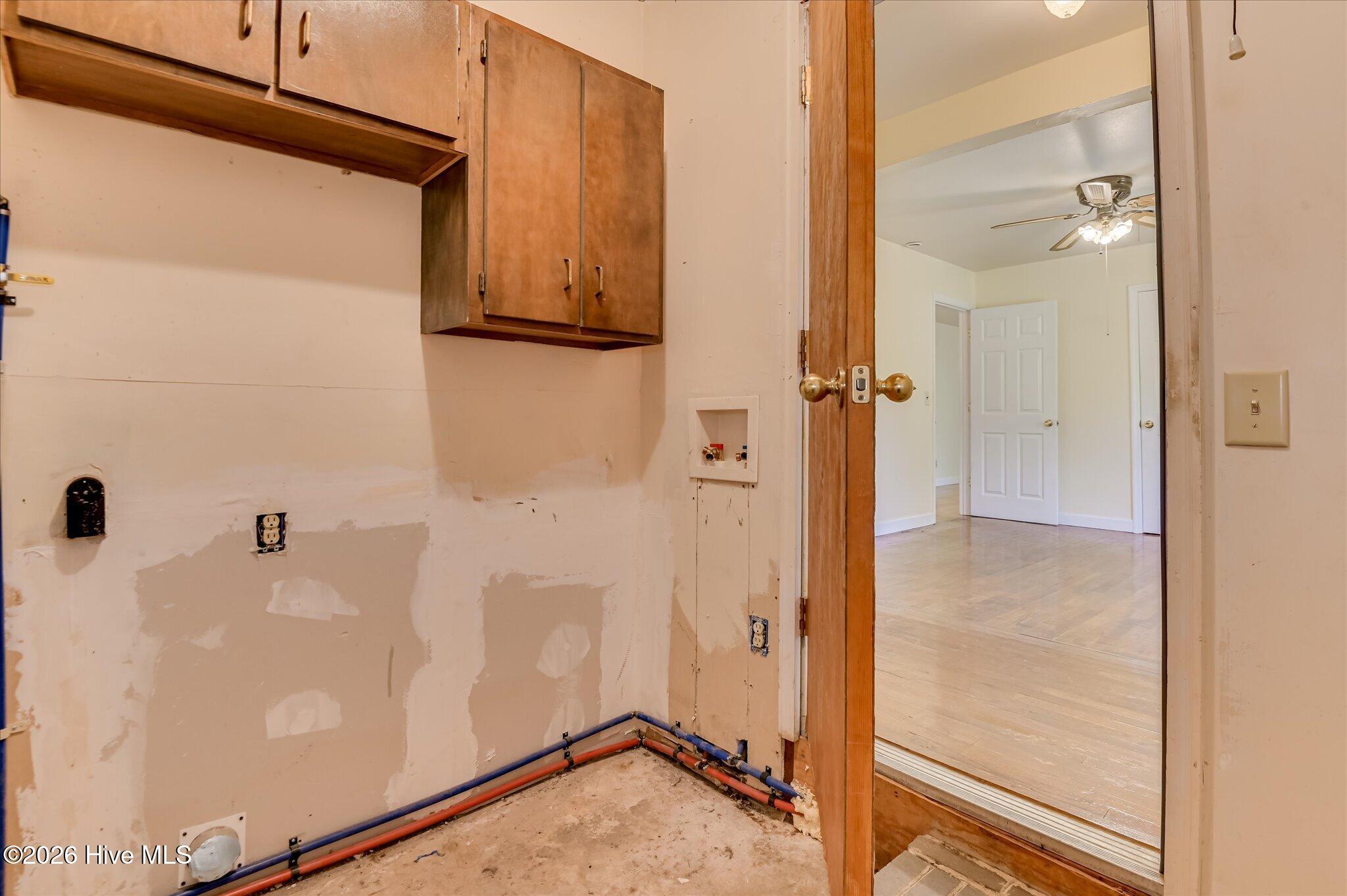 2083 Hillsinger Road Augusta, GA 30904 - Photo 28 of 33 Laudry Room