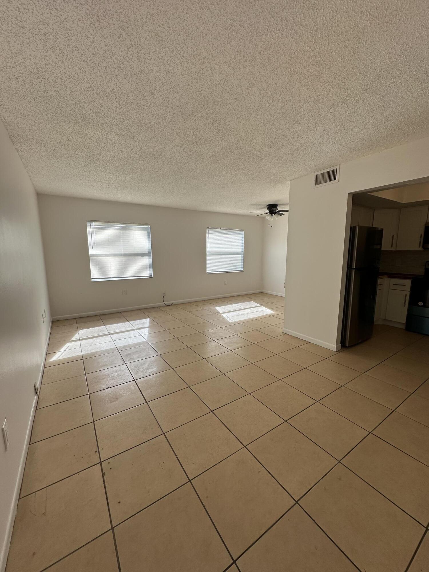 837 Hickory Street, Unit 8 Melbourne, FL 32901 - Photo 4 of 20 living area