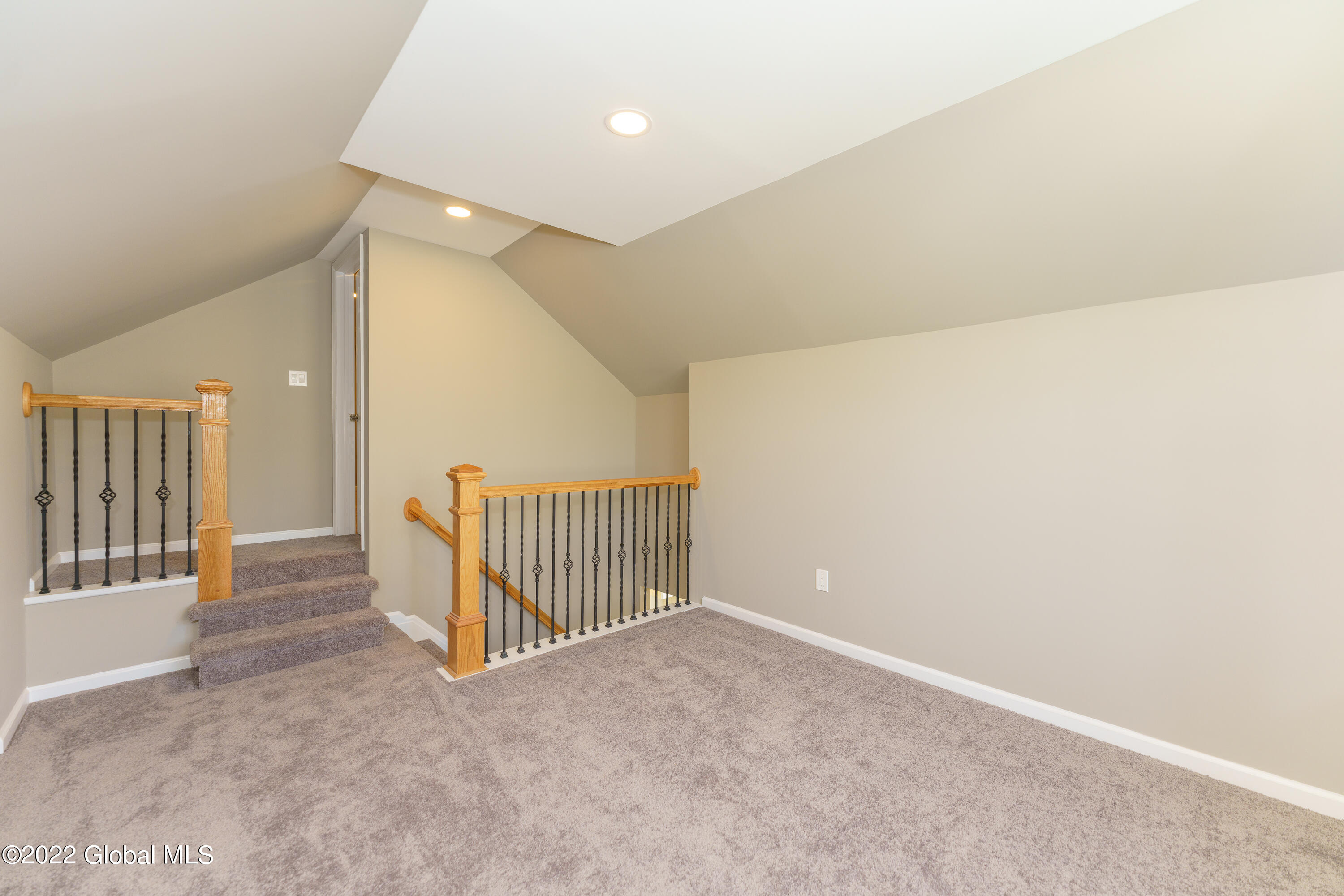 1021 Lucy Road Rotterdam, NY 12303 - Photo 10 of 22 3 2nd Floor 2