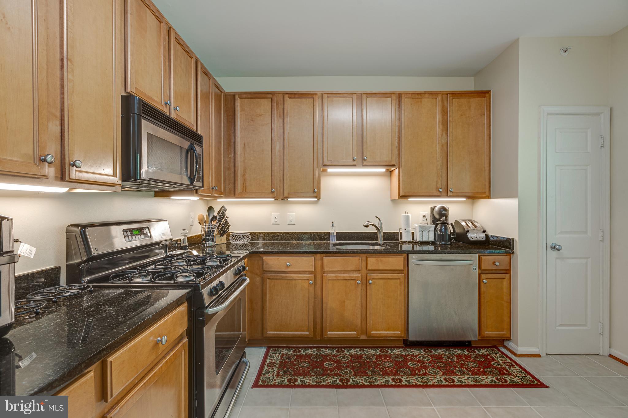 1511 North Point Drive, Unit 303 Reston, VA 20194 - Photo 11 of 29 Gas cooking, undercounter lighting