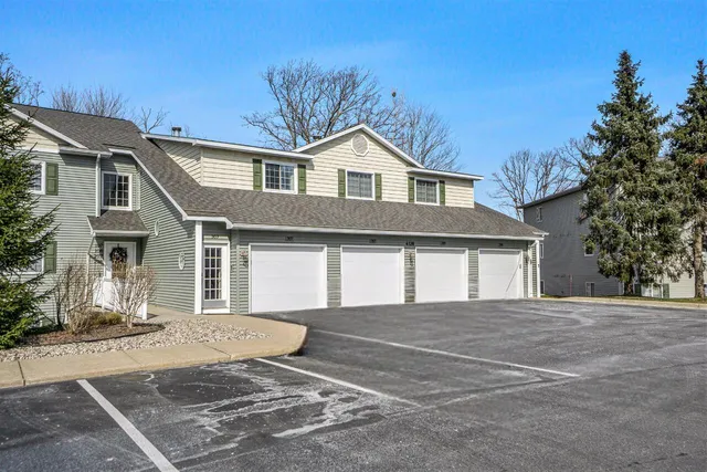 $2,000 | 4128 West Centre Avenue, Unit 307, Portage, MI 49024