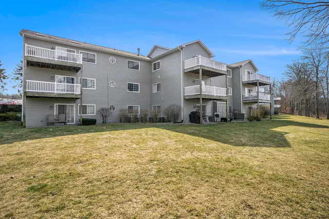 $2,000 | 4128 West Centre Avenue, Unit 307, Portage, MI 49024