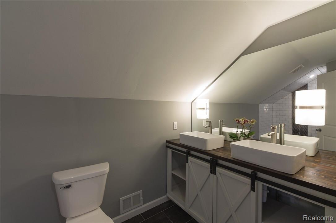 800 Columbia Road Berkley, MI 48072 - Photo 17 of 29 800columbia-20.jpg