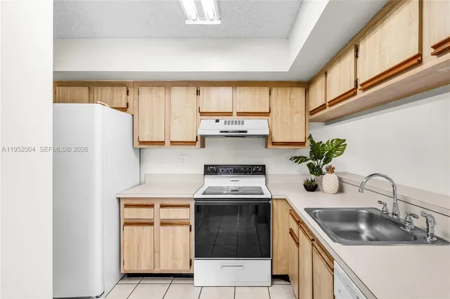 $289,900 | 18370 Mediterranean Boulevard, Unit 125, Hialeah, FL 33015