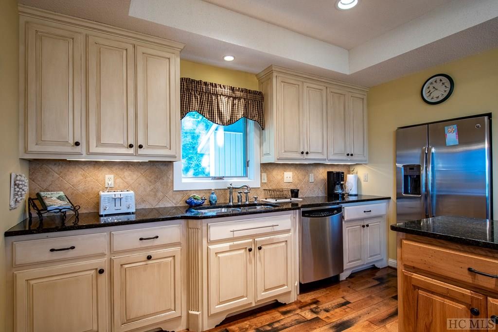 403 Vz Top Road, Unit 403 Highlands, NC 28741 - Photo 9 of 25 Gallery Image 9