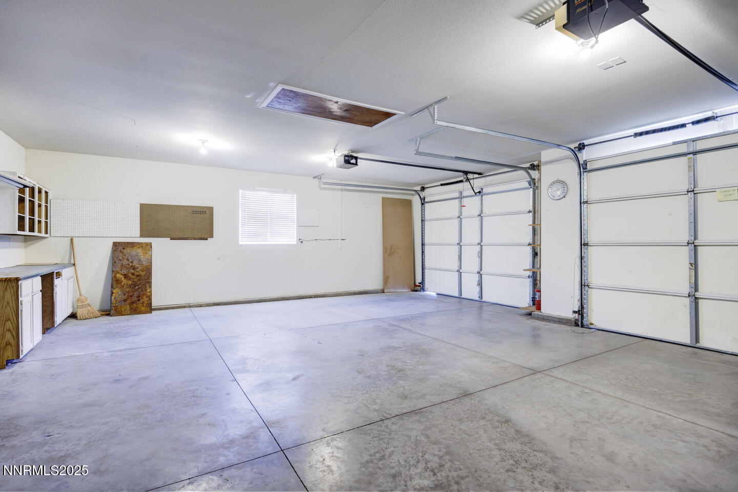 305 Cemetery Road Fallon, NV 89406 - Photo 22 of 26 a view of a garage