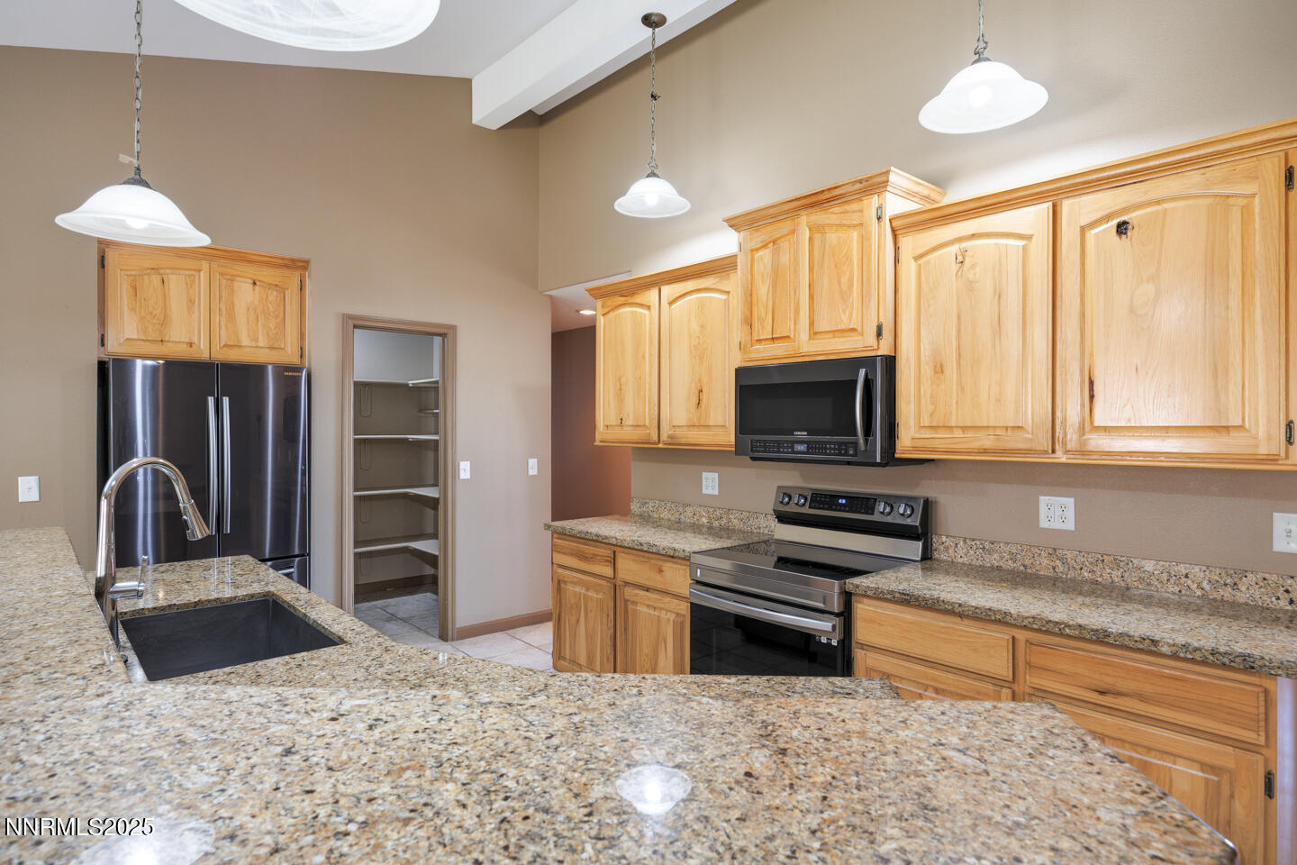 305 Cemetery Road Fallon, NV 89406 - Photo 5 of 26 a kitchen with granite countertop a stove sink and refrigerator