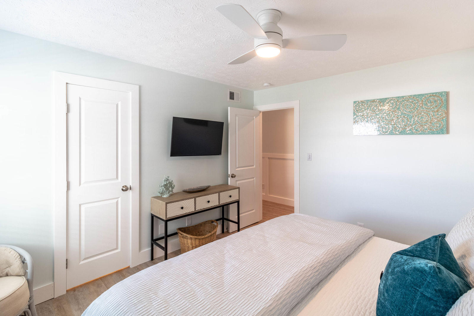 595 Eastern Lake Road, Unit 206 Santa Rosa Beach, FL 32459 - Photo 18 of 33 a bedroom with a bed and a flat screen tv