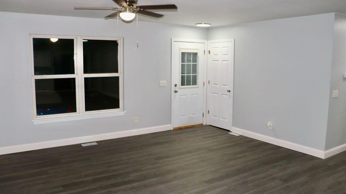 4093 Central Road Muskegon, MI 49445 - Photo 11 of 25 LivRm1