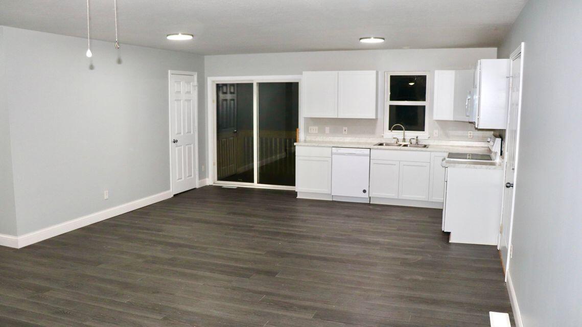 4093 Central Road Muskegon, MI 49445 - Photo 6 of 25 Kitchen1