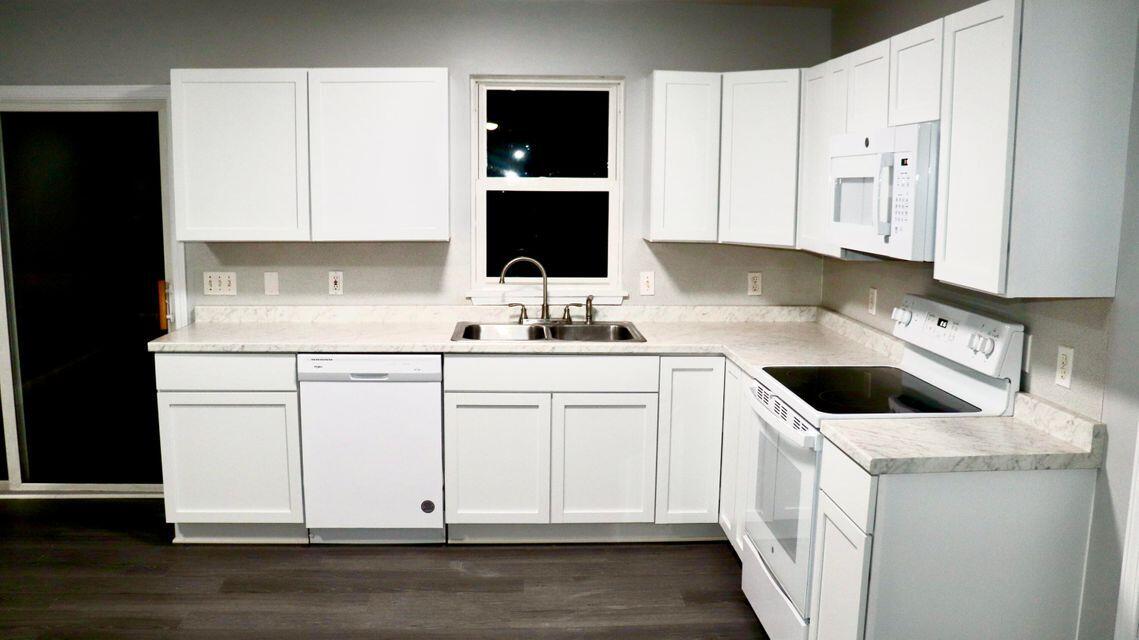 4093 Central Road Muskegon, MI 49445 - Photo 9 of 25 Kitchen3