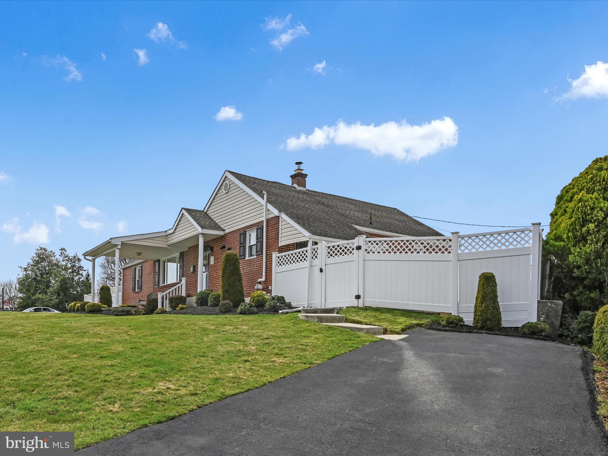 26 North Manor Road Broomall, PA 19008 - Photo 3 of 33 Front
