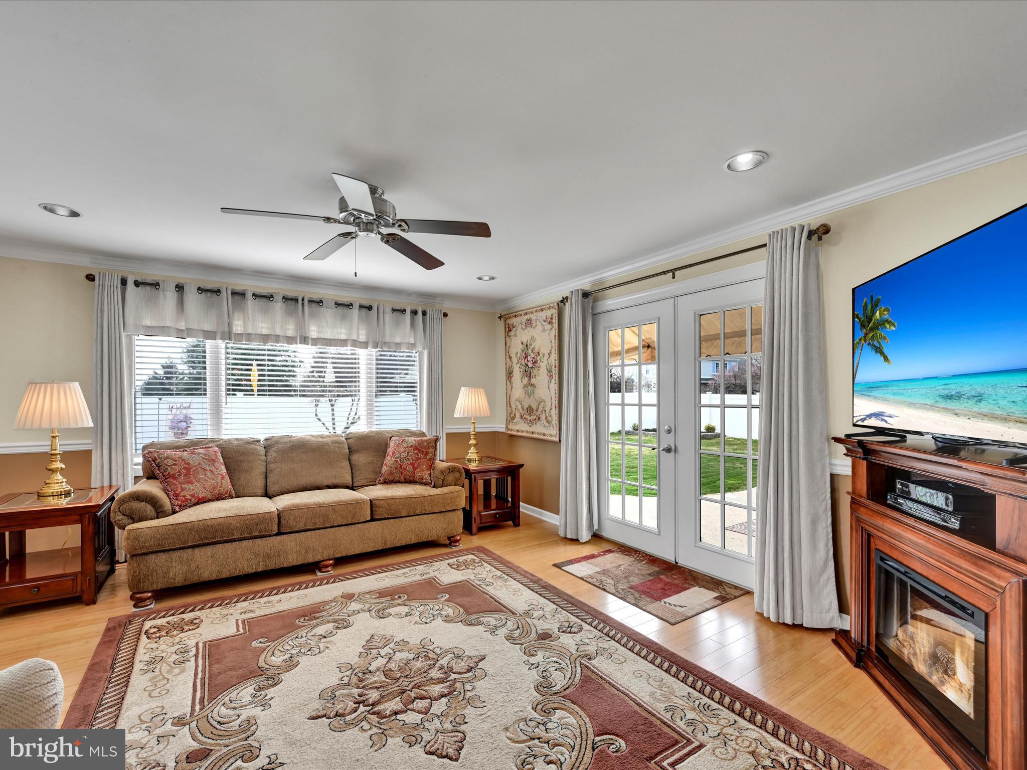 26 North Manor Road Broomall, PA 19008 - Photo 8 of 33 Living Room