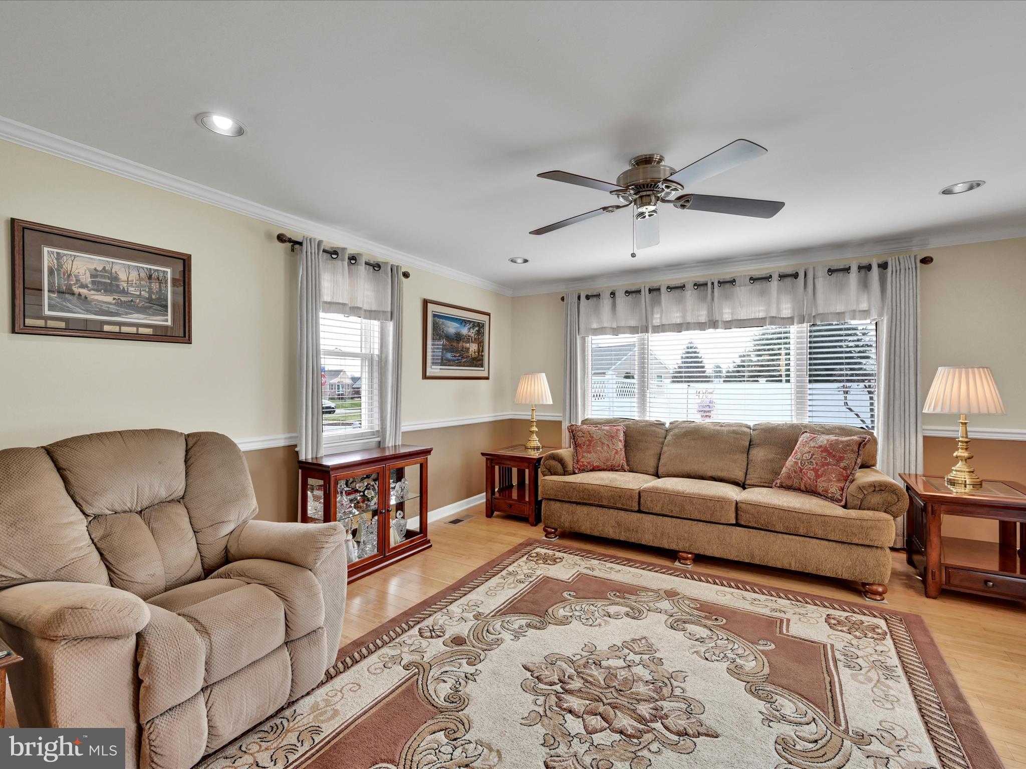 26 North Manor Road Broomall, PA 19008 - Photo 9 of 33 Living Room
