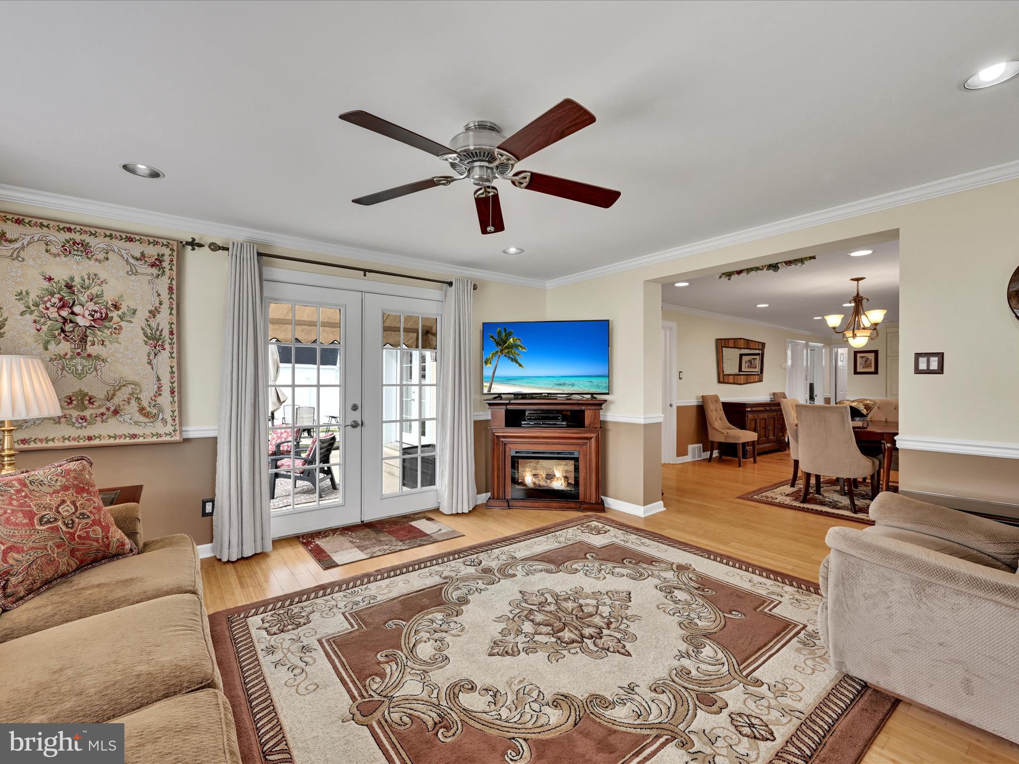 26 North Manor Road Broomall, PA 19008 - Photo 10 of 33 Living Room