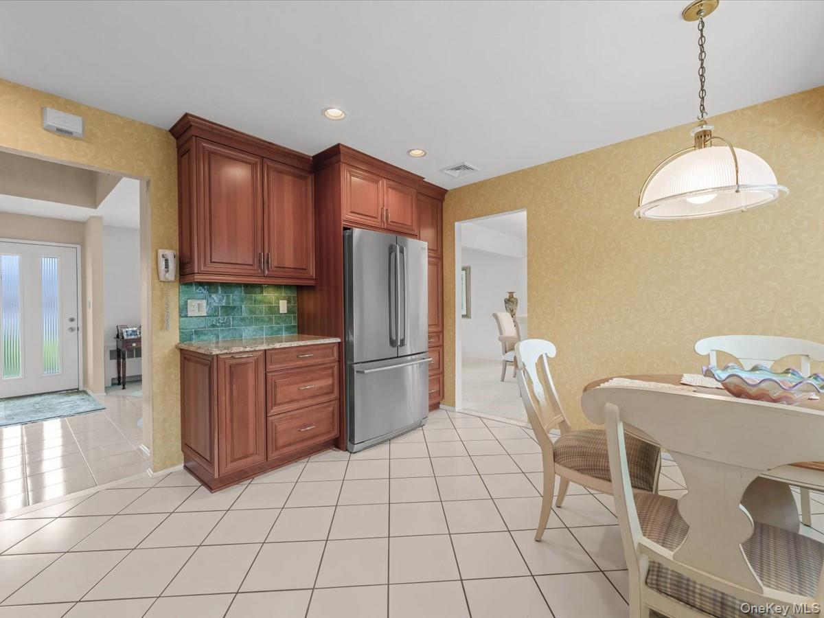 16 Hillvale Road Syosset, NY 11791 - Photo 11 of 30