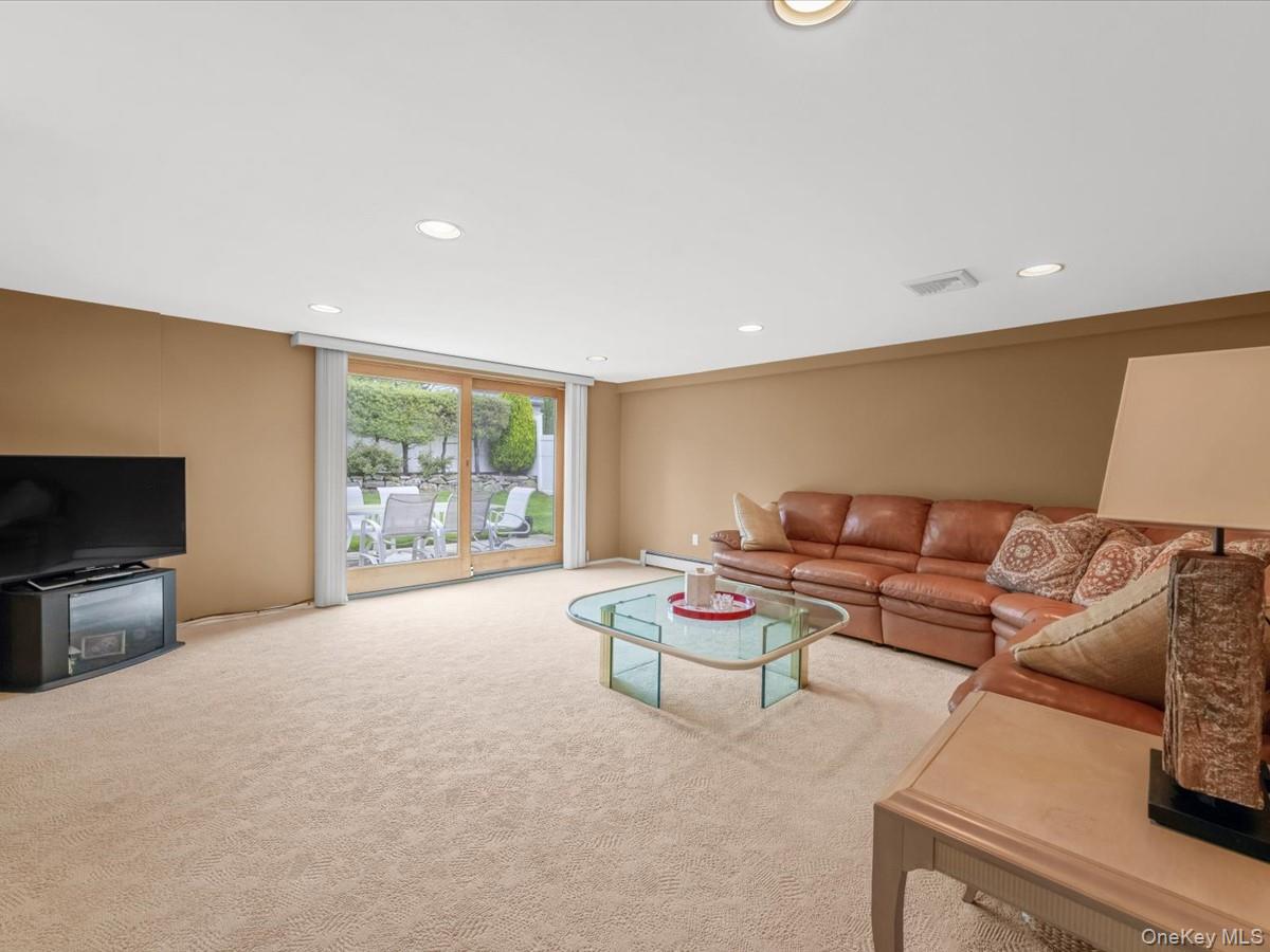 16 Hillvale Road Syosset, NY 11791 - Photo 13 of 30