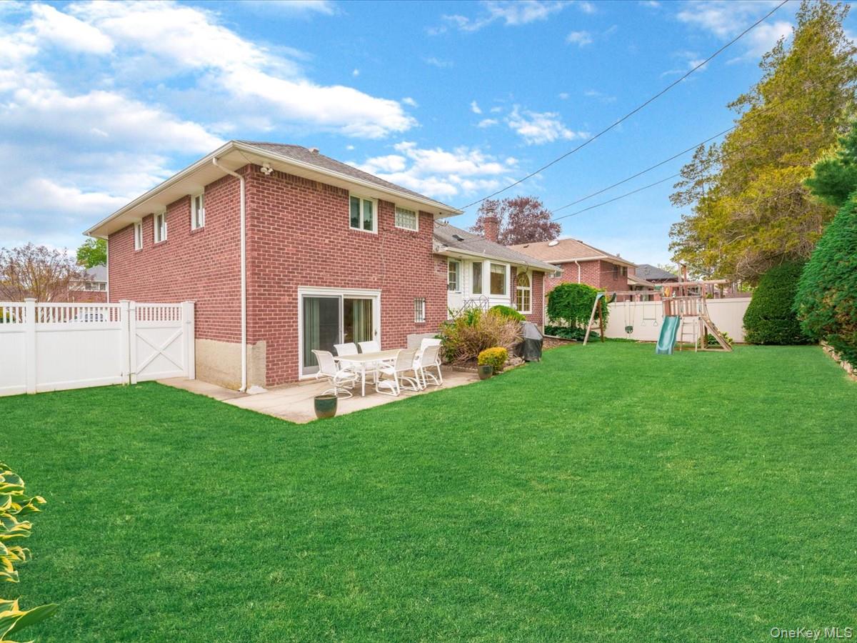 16 Hillvale Road Syosset, NY 11791 - Photo 25 of 30