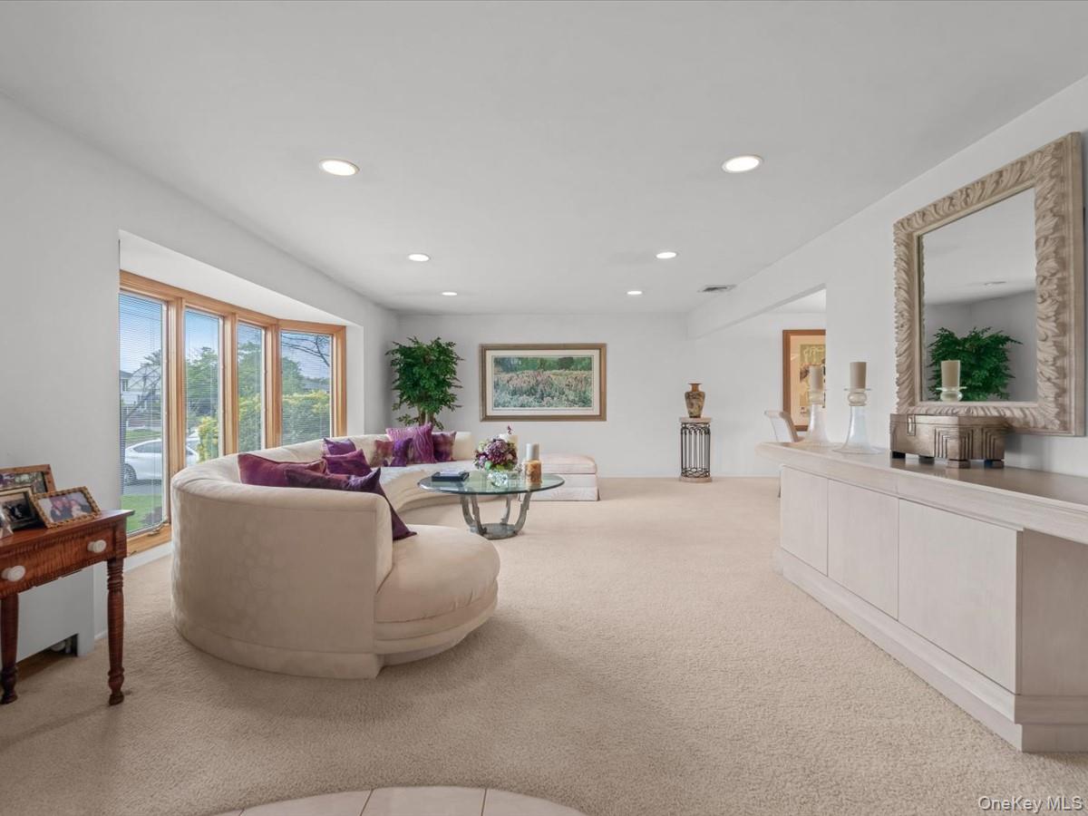 16 Hillvale Road Syosset, NY 11791 - Photo 5 of 30