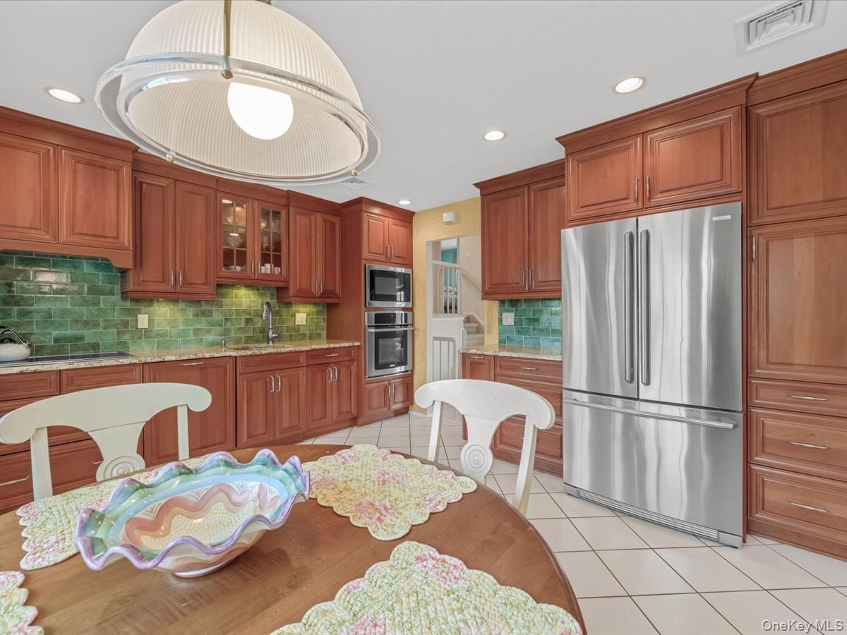 16 Hillvale Road Syosset, NY 11791 - Photo 9 of 30